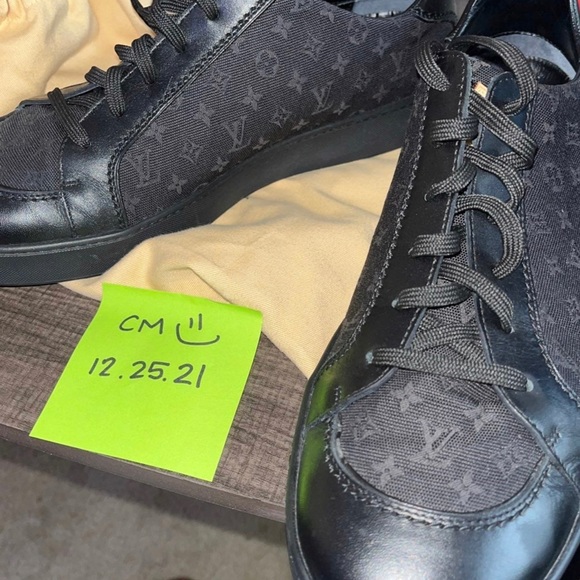 Worn twice 
Like new 
8.5 Italian size
Fits size 10 US 
$1100

Serious inquirie - Picture 4 of 6